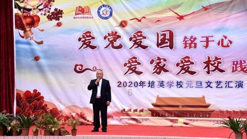 夏天穿衣要想摆脱“大众感”，可以试试哪些蓝色单品呢？游戏画面